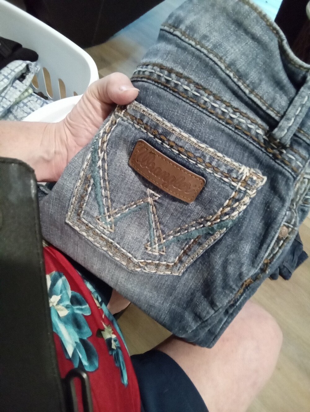 Wrangler Ultimate Riding Jean-Willow Fit Mid-Rise Bootcut Women's Sz 8 - Picture 8 of 15